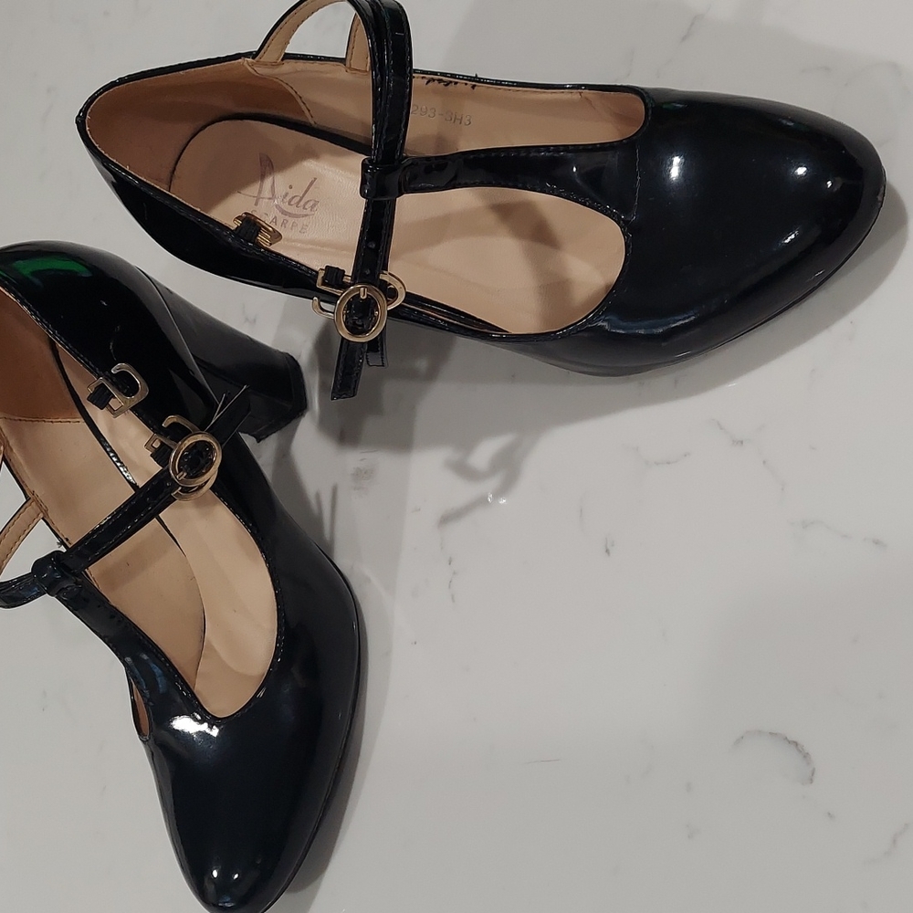 Shoes - Picture 4 of 4